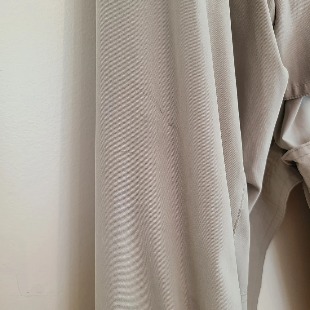 Burberry Beige Trench Coat with Classic Nova Check Lining - Picture 4 of 8